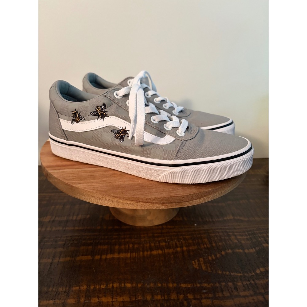 Woman's Vans Ward Embroidery Bees Drizzle Size 8 Classic Gray Sneakers NWOT